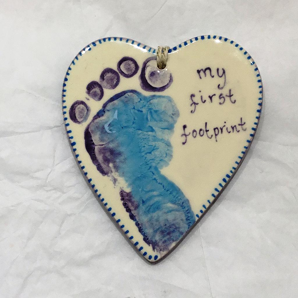 Small Heart Hanger (Vintage style) 8.9cm (hole)